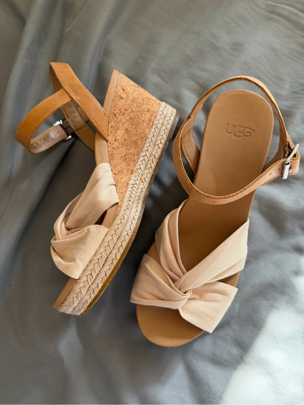 UGG Women's Peach Knot Front Ankle-Strap Sandals
